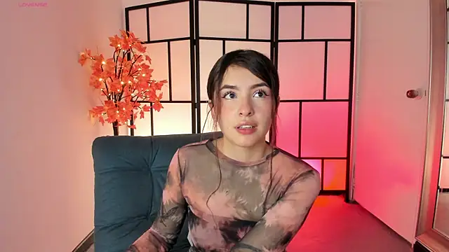 Snapshot of Sweet_pay chatting on 11-25-25, 12:05 Sweet pay online show from 11-25-25, 12:05