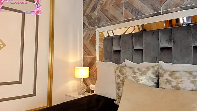 NaylaGrey online show from 10-13-25, 12:05