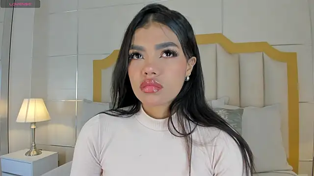 NaylaGrey online show from 11-20-25, 12:38