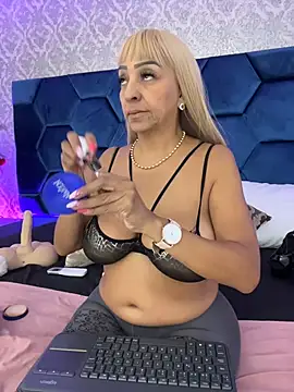 Angelina Roa online show from 08-04-26, 02:30