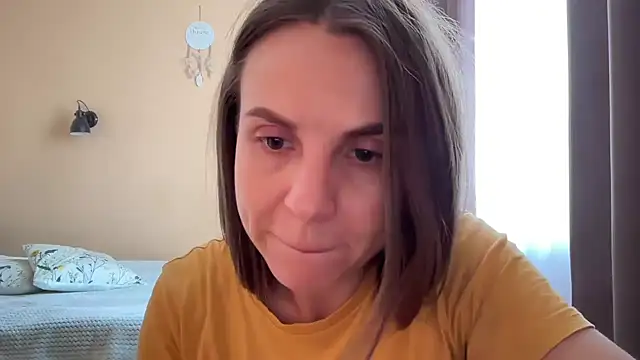 AnnieLove7722 online show from 06-18-26, 02:32