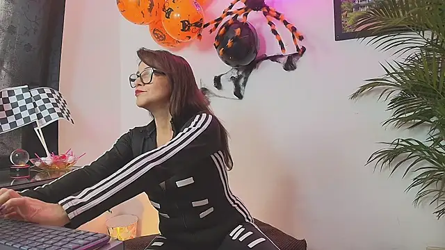 Carol Miss2 online show from 10-31-25, 12:28