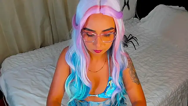Snapshot of EmilyValk chatting on 10-17-25, 01:42 EmilyValk online show from 10-17-25, 01:42