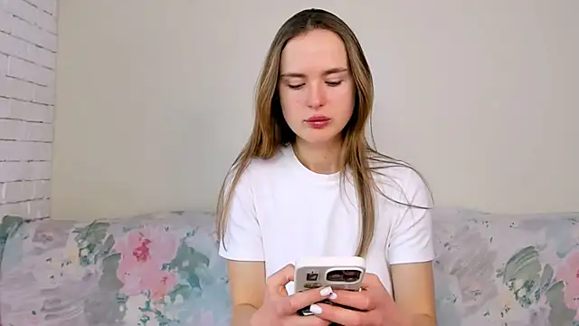 LilMary  online show from 02-04-26, 07:47