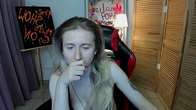 Snapshot of CamillaDreamer chatting on 07-22-26, 05:05 CamillaDreamer online show from 07-22-26, 05:05