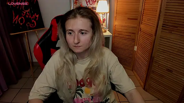 Snapshot of CamillaDreamer chatting on 08-01-26, 04:28 CamillaDreamer online show from 08-01-26, 04:28