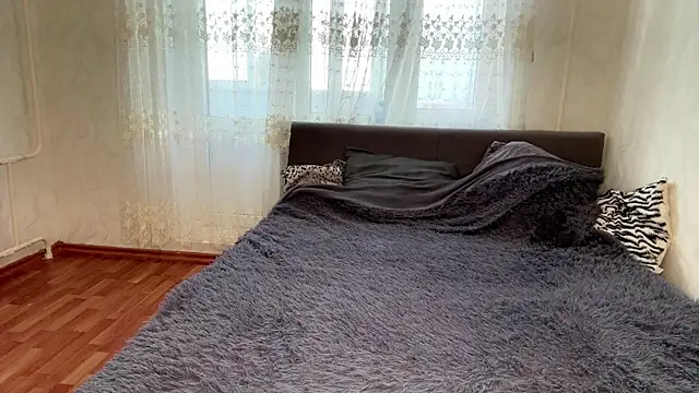 Snapshot of LindyEckland chatting on 04-01-26, 01:41 LindyEckland online show from 04-01-26, 01:41