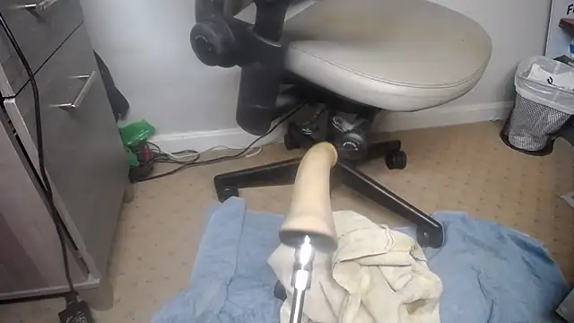 Snapshot of sackstor chatting on 03-06-25, 10:36 sackstor online show from 03-06-25, 10:36