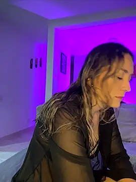 Snapshot of Mariana_gom chatting on 11-12-25, 03:29 Mariana gom online show from 11-12-25, 03:29