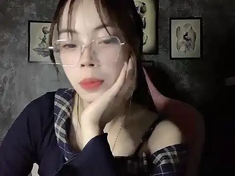 Snapshot of Ellie039 chatting on 10-23-25, 10:14 Ellie039 online show from 10-23-25, 10:14