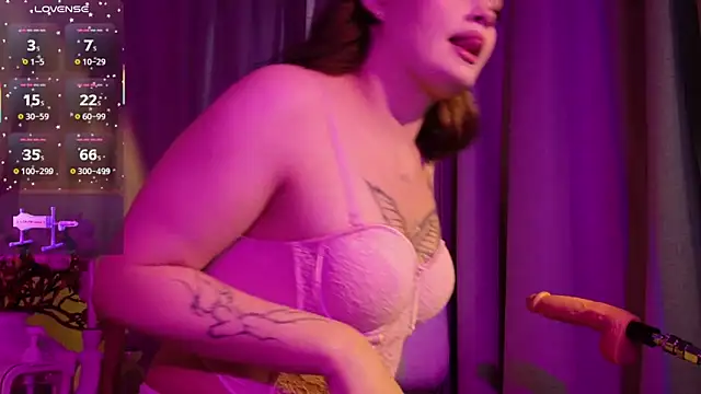 Snapshot of EvaaLane chatting on 10-02-25, 09:05 EvaaLane online show from 10-02-25, 09:05