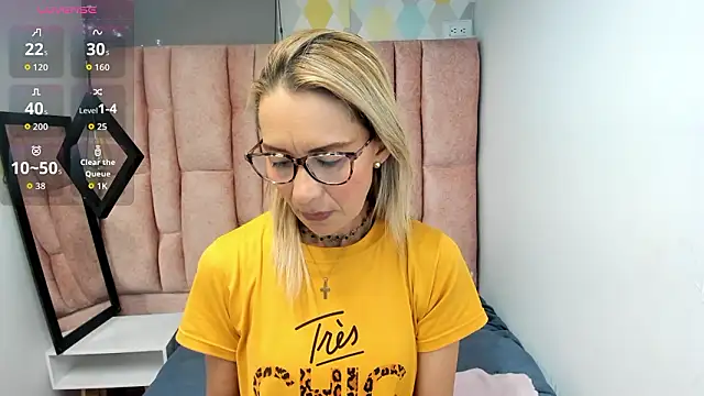 Issa Milf   online show from 02-13-26, 01:07