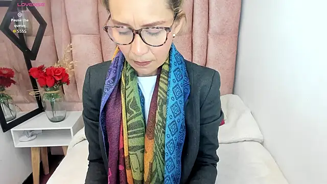 Issa Milf   online show from 06-23-26, 01:09