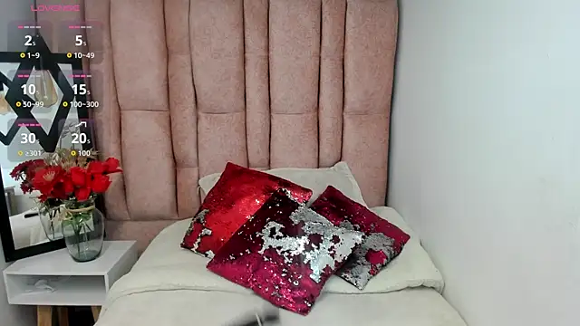 Issa Milf   online show from 06-25-26, 01:26