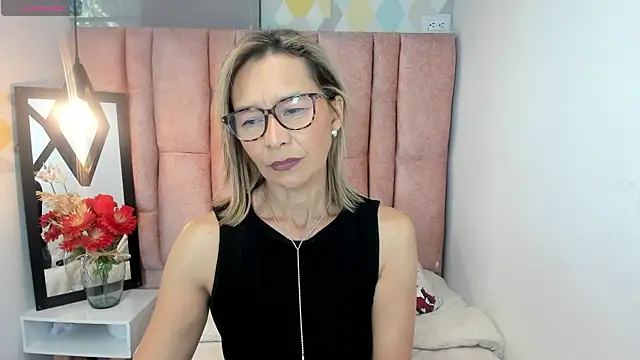 Issa Milf   online show from 07-06-26, 01:41