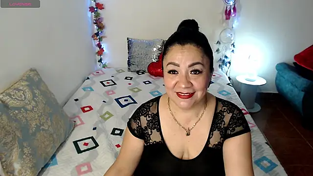yourhornyjuliettee online show from 06-17-26, 08:10
