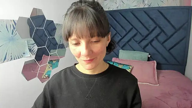 Valery More   online show from 02-22-26, 12:15