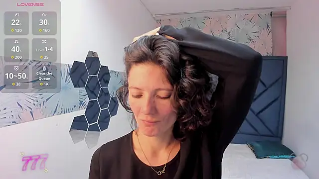 Snapshot of Valery_More__ chatting on 06-18-26, 01:15 Valery More online show from 06-18-26, 01:15