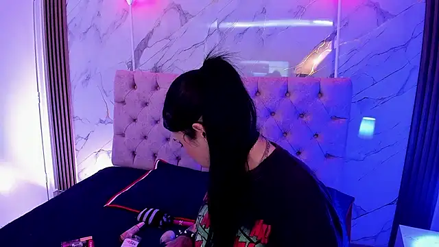 SusanVilla online show from 12-18-25, 03:29