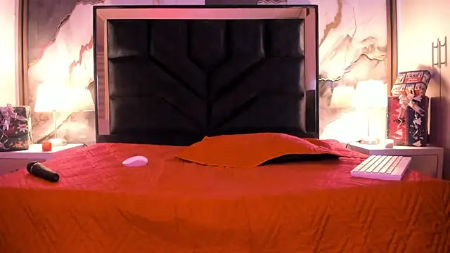 SusanVilla online show from 12-21-25, 08:21