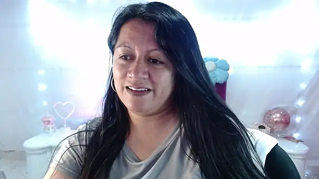 Snapshot of SaharaJohson chatting on 10-10-25, 04:11 SaharaJohson online show from 10-10-25, 04:11
