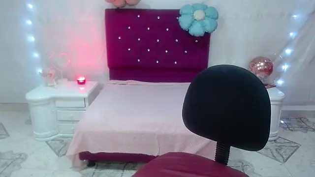 Snapshot of SaharaJohson chatting on 10-11-25, 03:39 SaharaJohson online show from 10-11-25, 03:39