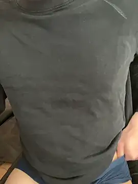 Snapshot of Xbunny13X chatting on 04-05-26, 02:14 Xbunny13X online show from 04-05-26, 02:14