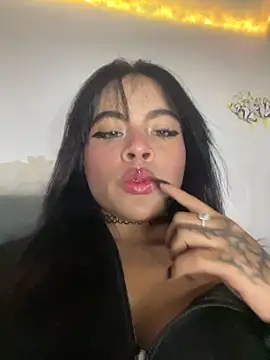 Snapshot of Veeronica_ chatting on 10-07-25, 11:02 Veeronica online show from 10-07-25, 11:02