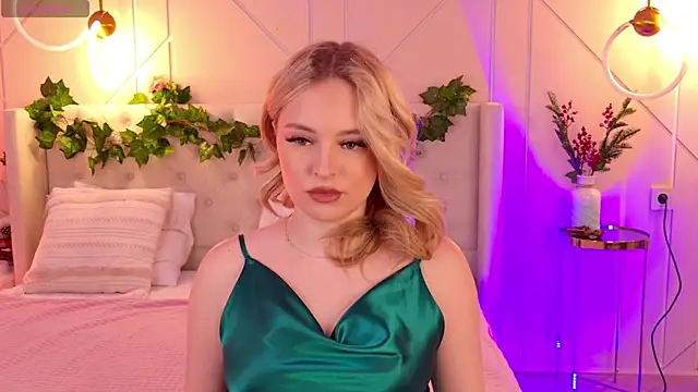 Snapshot of EllyLinn chatting on 03-19-26, 05:17 EllyLinn online show from 03-19-26, 05:17