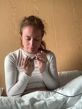 GoldenPussy1329 online show from 04-25-26, 05:10