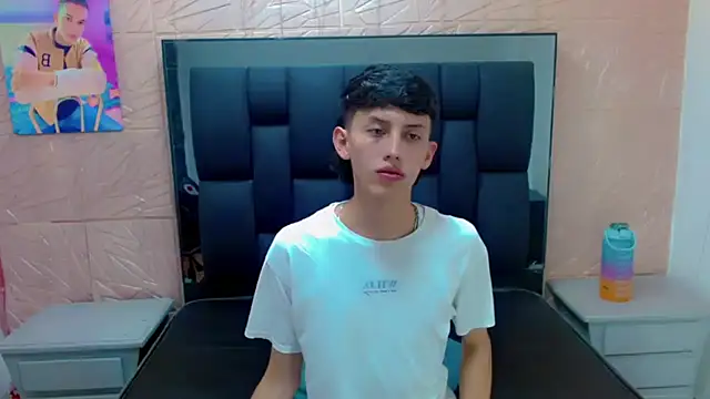 Snapshot of thaigo_twink38 chatting on 11-13-25, 03:27 thaigo twink38 online show from 11-13-25, 03:27