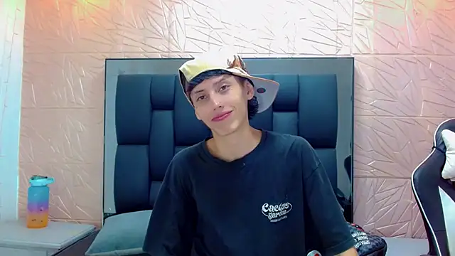 Snapshot of thaigo_twink38 chatting on 12-02-25, 05:13 thaigo twink38 online show from 12-02-25, 05:13