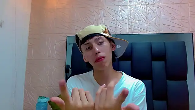 Snapshot of thaigo_twink38 chatting on 12-05-25, 04:43 thaigo twink38 online show from 12-05-25, 04:43