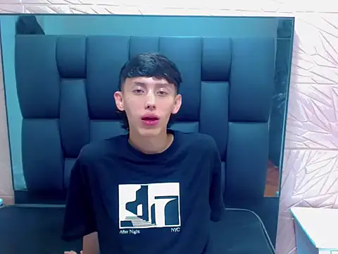 Snapshot of thaigo_twink38 chatting on 12-20-25, 07:15 thaigo twink38 online show from 12-20-25, 07:15