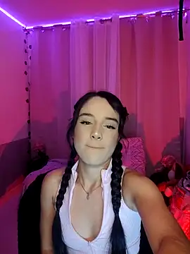 Snapshot of tamara_vald chatting on 10-16-25, 04:35 tamara vald online show from 10-16-25, 04:35