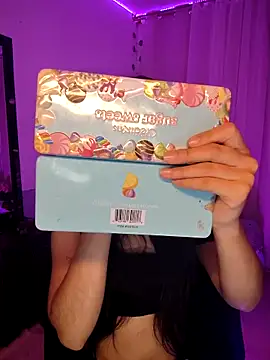 Snapshot of tamara_vald chatting on 10-25-25, 04:20 tamara vald online show from 10-25-25, 04:20