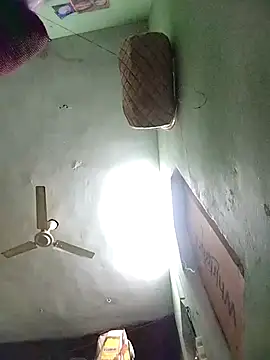 Snapshot of RED_Queen_6 chatting on 11-21-25, 04:33 RED Queen 6 online show from 11-21-25, 04:33