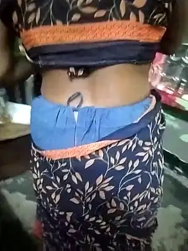 Snapshot of RED_Queen_6 chatting on 01-18-26, 04:27 RED Queen 6 online show from 01-18-26, 04:27