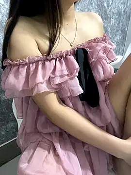 lee ly online show from 12-05-25, 07:39