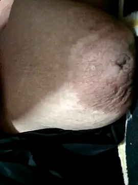 Snapshot of Hotmommax chatting on 10-02-25, 05:09 Hotmommax online show from 10-02-25, 05:09