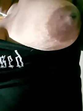 Snapshot of Hotmommax chatting on 01-09-26, 08:32 Hotmommax online show from 01-09-26, 08:32