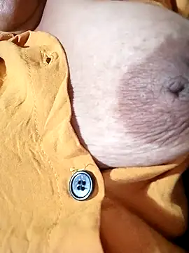 Snapshot of Hotmommax chatting on 02-03-26, 02:11 Hotmommax online show from 02-03-26, 02:11