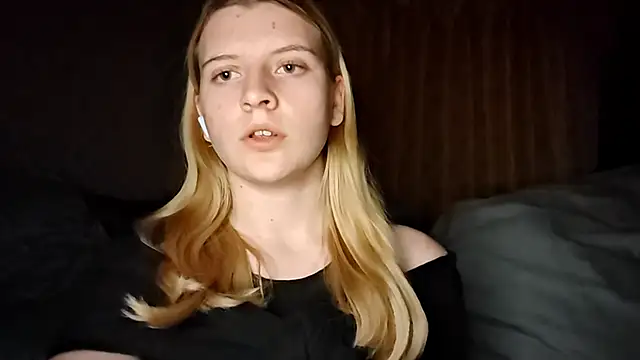 LynteriLain online show from 10-15-25, 08:53