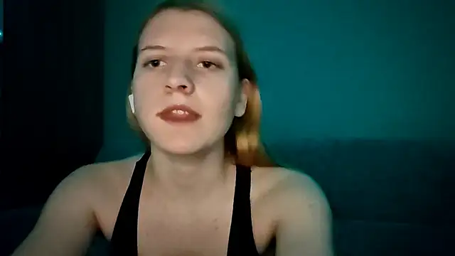 LynteriLain online show from 11-27-25, 03:19