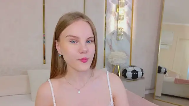Lili Lohan online show from 07-11-26, 05:10