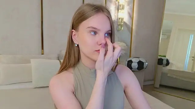 Lili Lohan online show from 07-16-26, 05:02