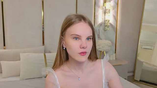 Lili Lohan online show from 07-24-26, 05:05