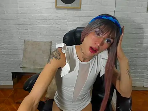 Mila Leon online show from 11-03-25, 01:40