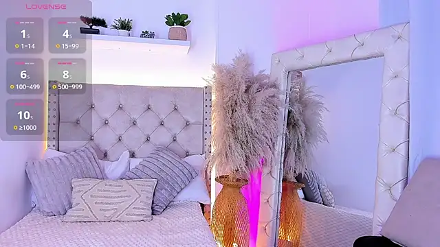 Snapshot of mia_juicy_ chatting on 10-28-25, 01:09 mia juicy online show from 10-28-25, 01:09