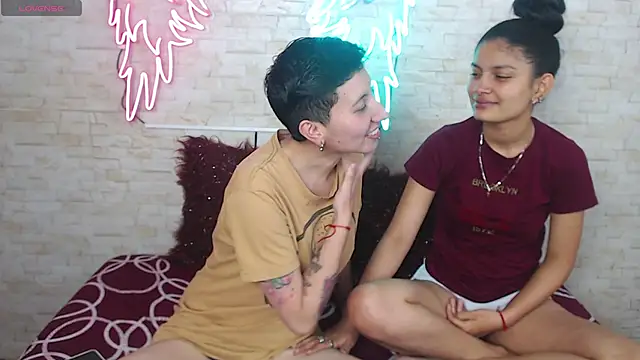 Snapshot of Gaby_and_Mei chatting on 10-16-25, 04:24 Gaby and Mei online show from 10-16-25, 04:24